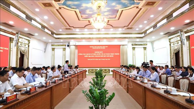 Thành phố Hồ Chí Minh siết quản lý bếp ăn tập thể và thức ăn đường phố