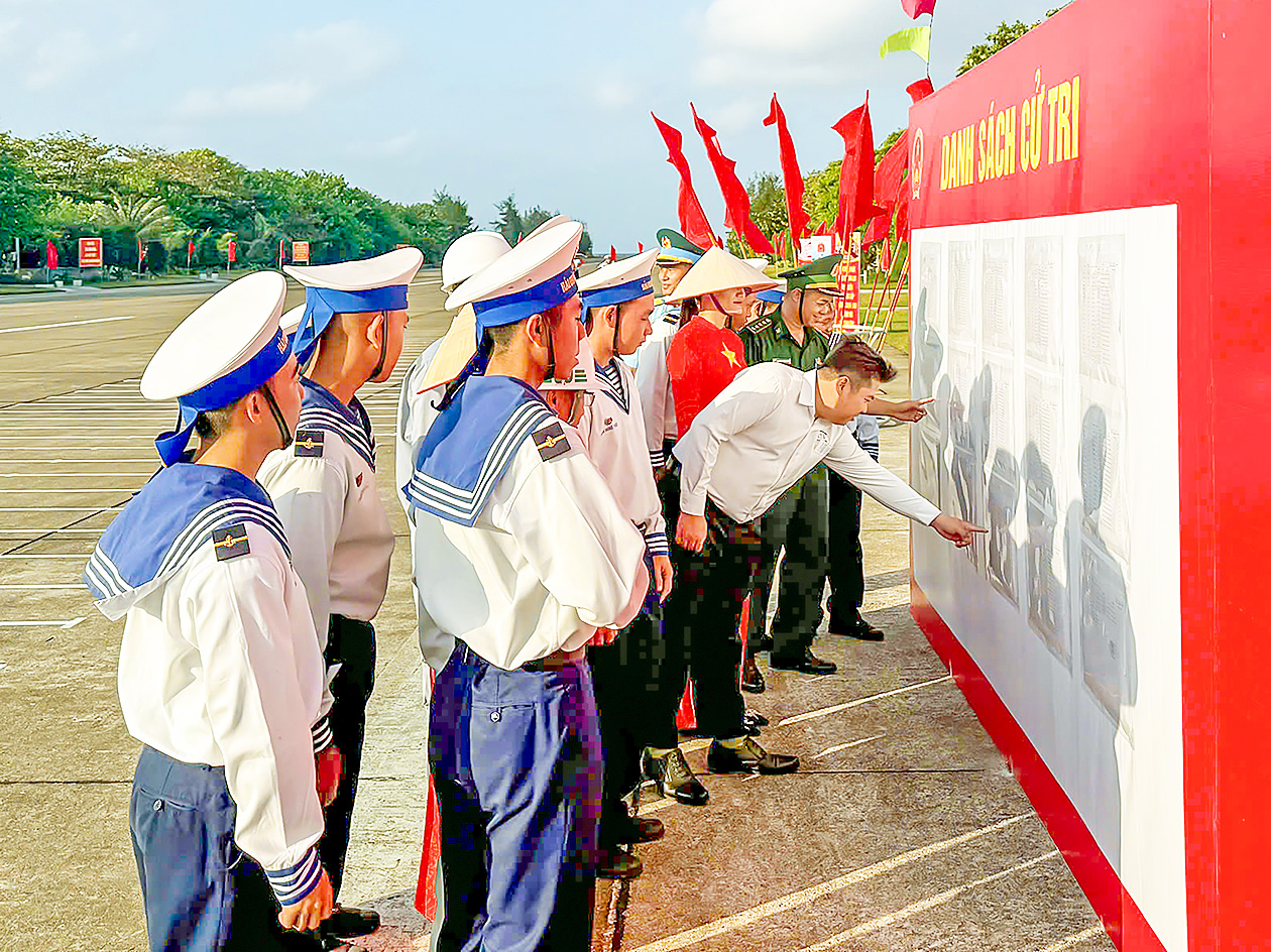 Hân hoan ngày hội toàn dân