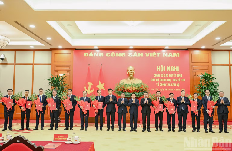Bộ Chính trị, Ban Bí thư công bố các quyết định về công tác cán bộ