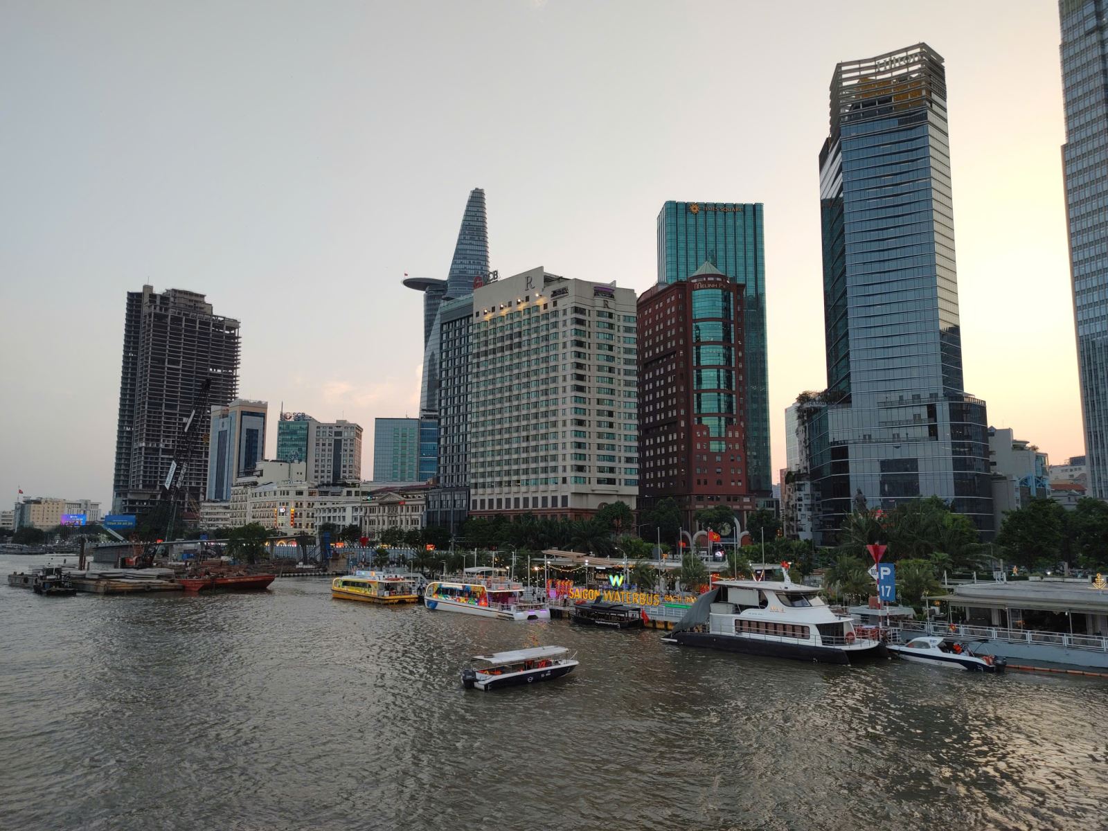 TP Hồ Chí Minh hướng đến tăng trưởng hai con số - Bài 1: Đẩy mạnh tái cấu trúc siêu đô thị