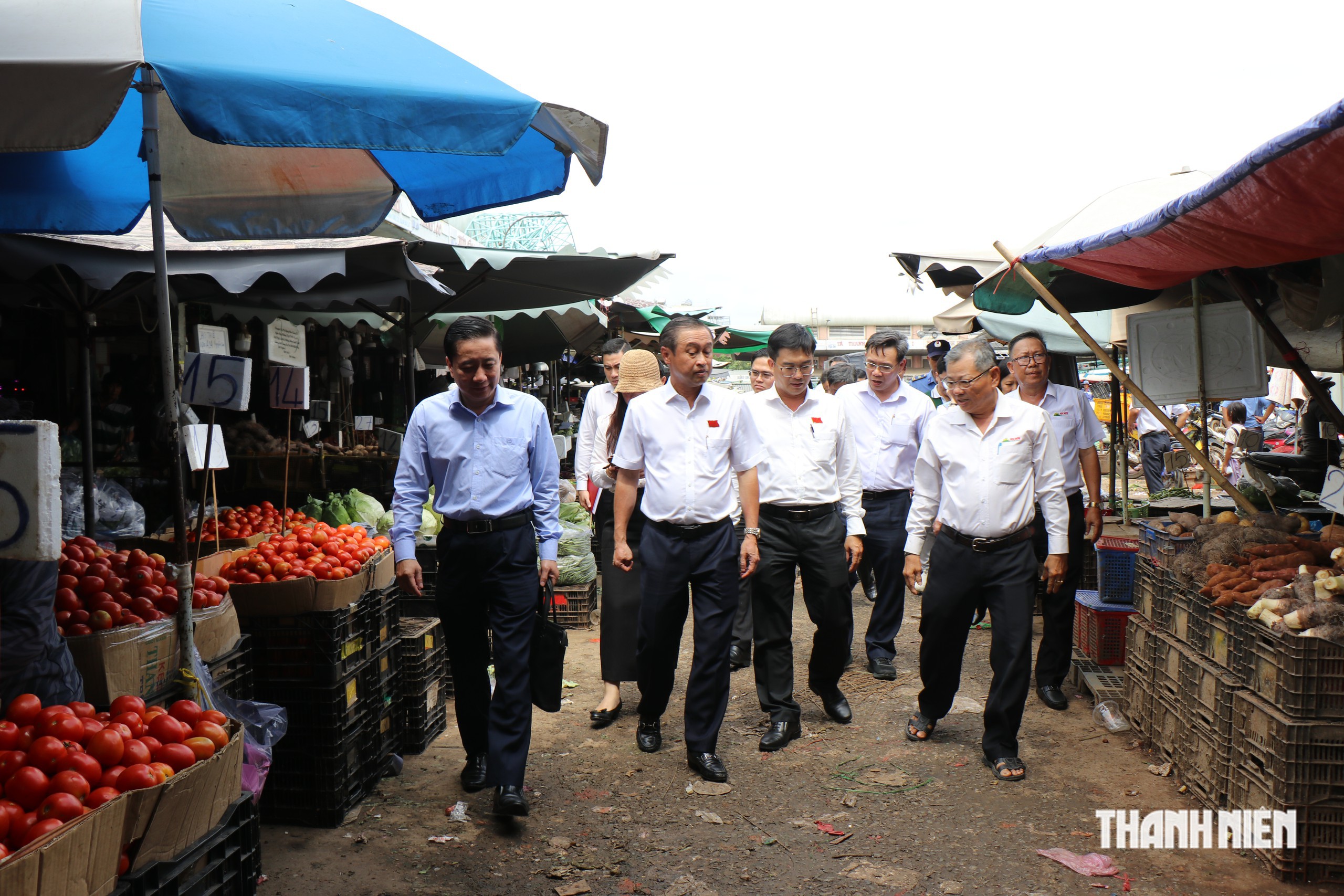 'Thị sát' chợ đầu mối ở TP.HCM: Mua bán tự phát không đảm bảo ATTP