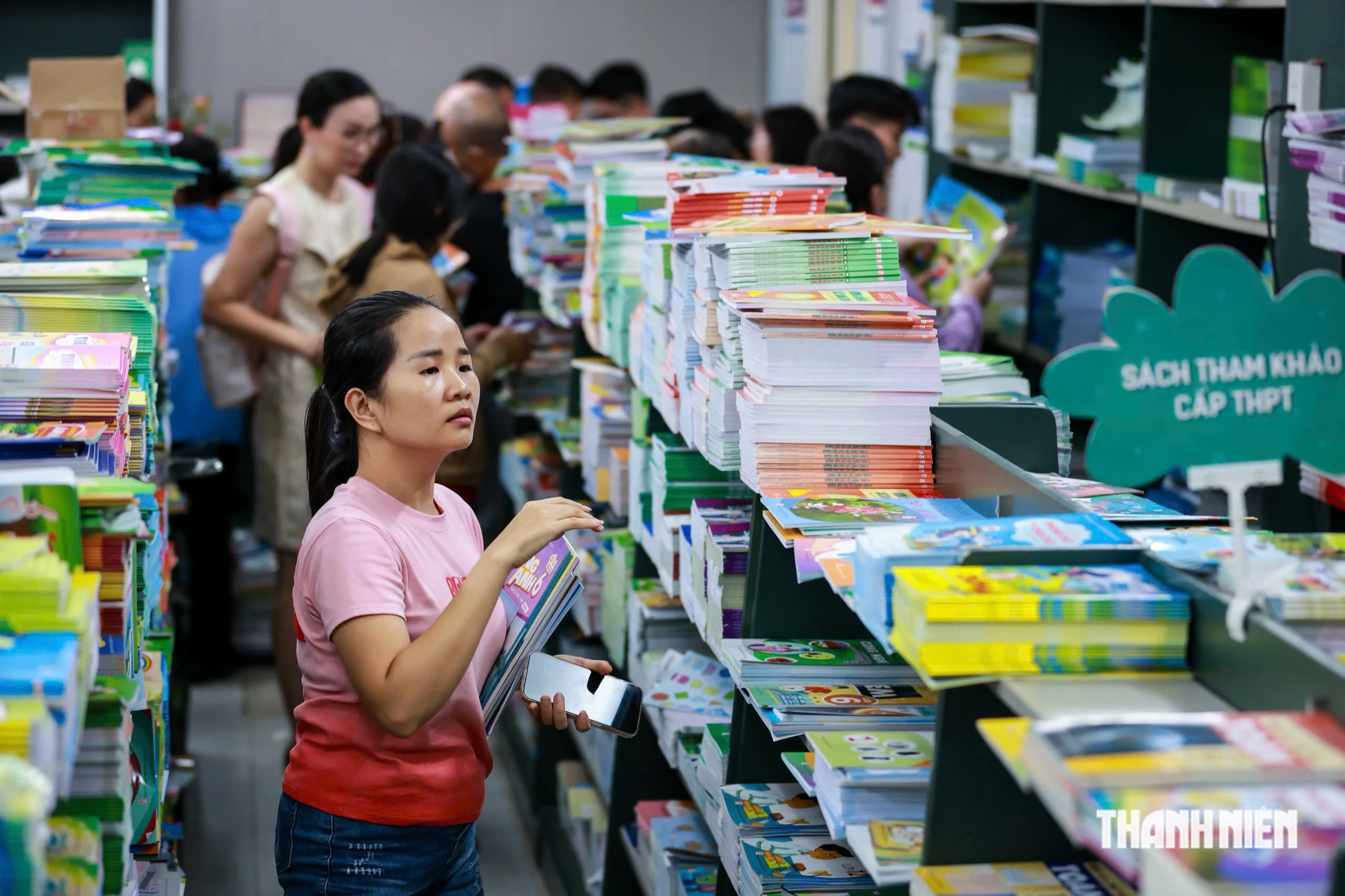 TP.HCM miễn phí sách giáo khoa cho toàn bộ học sinh công lập và tư thục