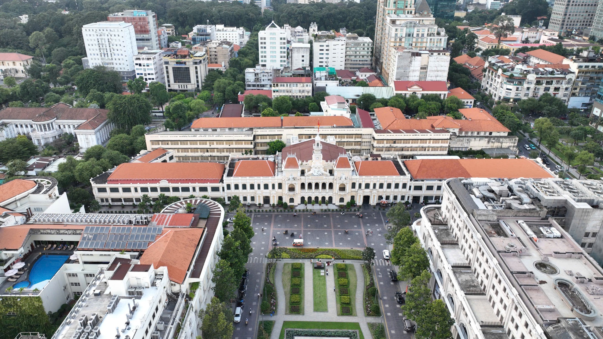 TP.HCM yêu cầu giảm chi 10%, phấn đấu thu ngân sách 1 triệu tỉ đồng