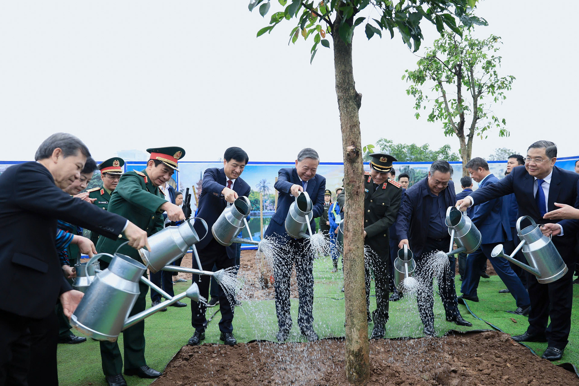 Tổng Bí thư dự lễ phát động 'Tết trồng cây đời đời nhớ ơn Bác Hồ'