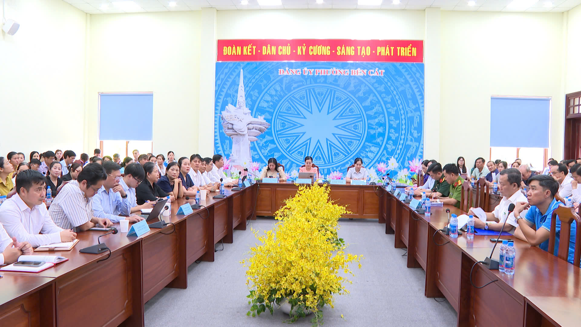 TỔ ĐẠI BIỂU SỐ 5 HĐND THÀNH PHỐ HỒ CHÍ MINH TIẾP XÚC CỬ TRI SAU KỲ HỌP THỨ BA
