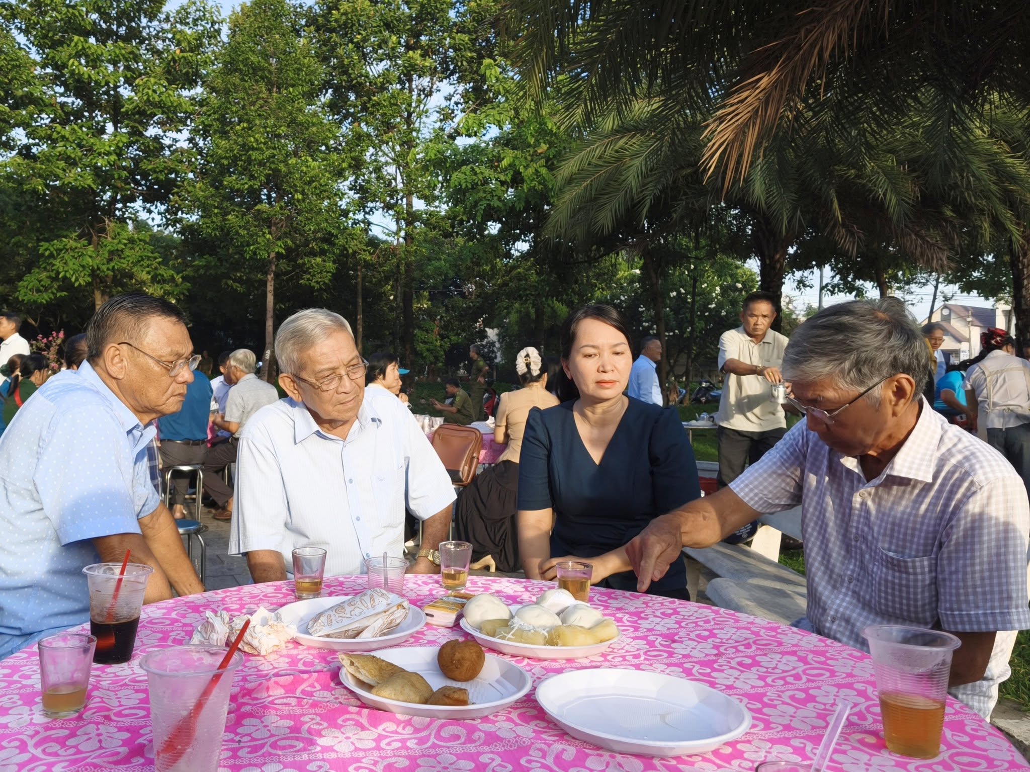 Phường Chánh Hiệp: Hiệu quả từ các buổi tiếp xúc cử tri kết hợp “Cà phê sáng với Nhân dân”