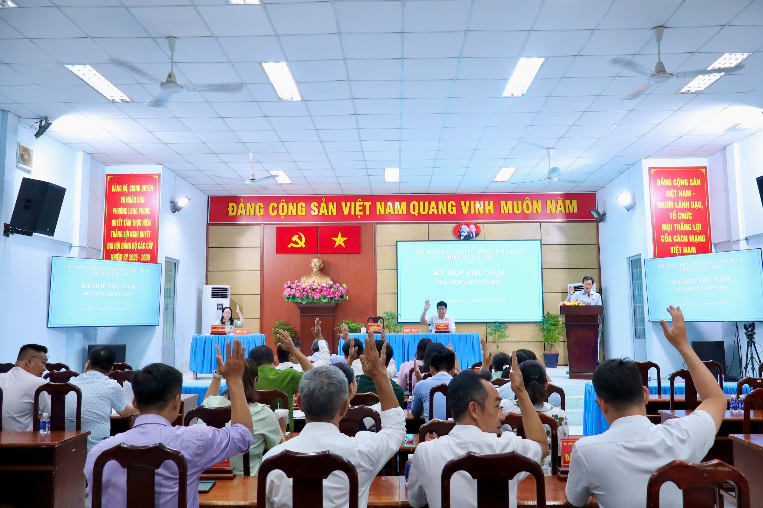 HĐND PHƯỜNG LONG PHƯỚC TỔ CHỨC KỲ HỌP THỨ NĂM (KỲ HỌP CHUYÊN ĐỀ), THÔNG QUA NHIỀU NGHỊ QUYẾT QUAN TRỌNG