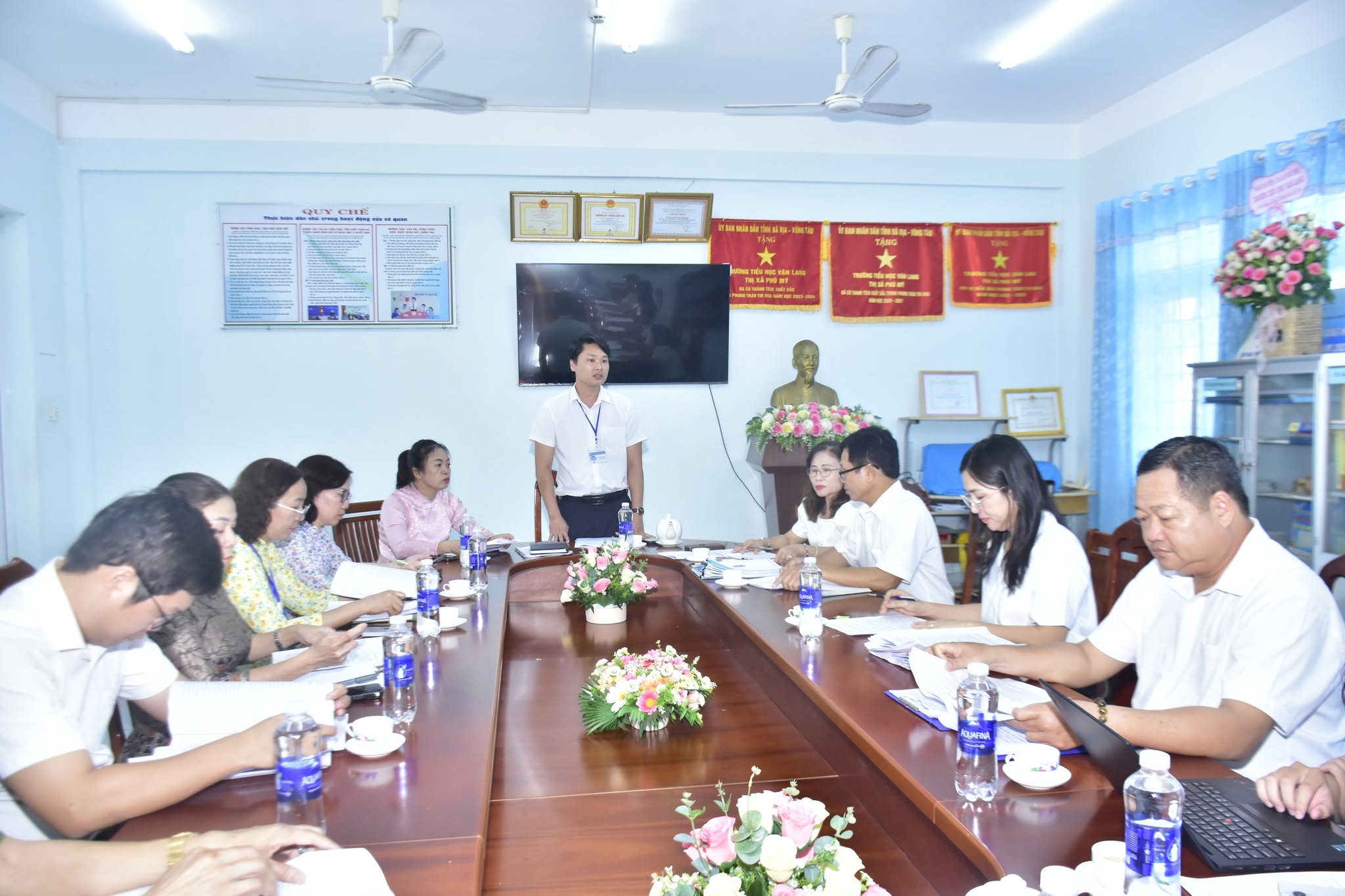 Ông Ngô Trí Toàn, Phó Chủ tịch HĐND phường, Trưởng Đoàn giám sát phát biểu tại buổi làm việc