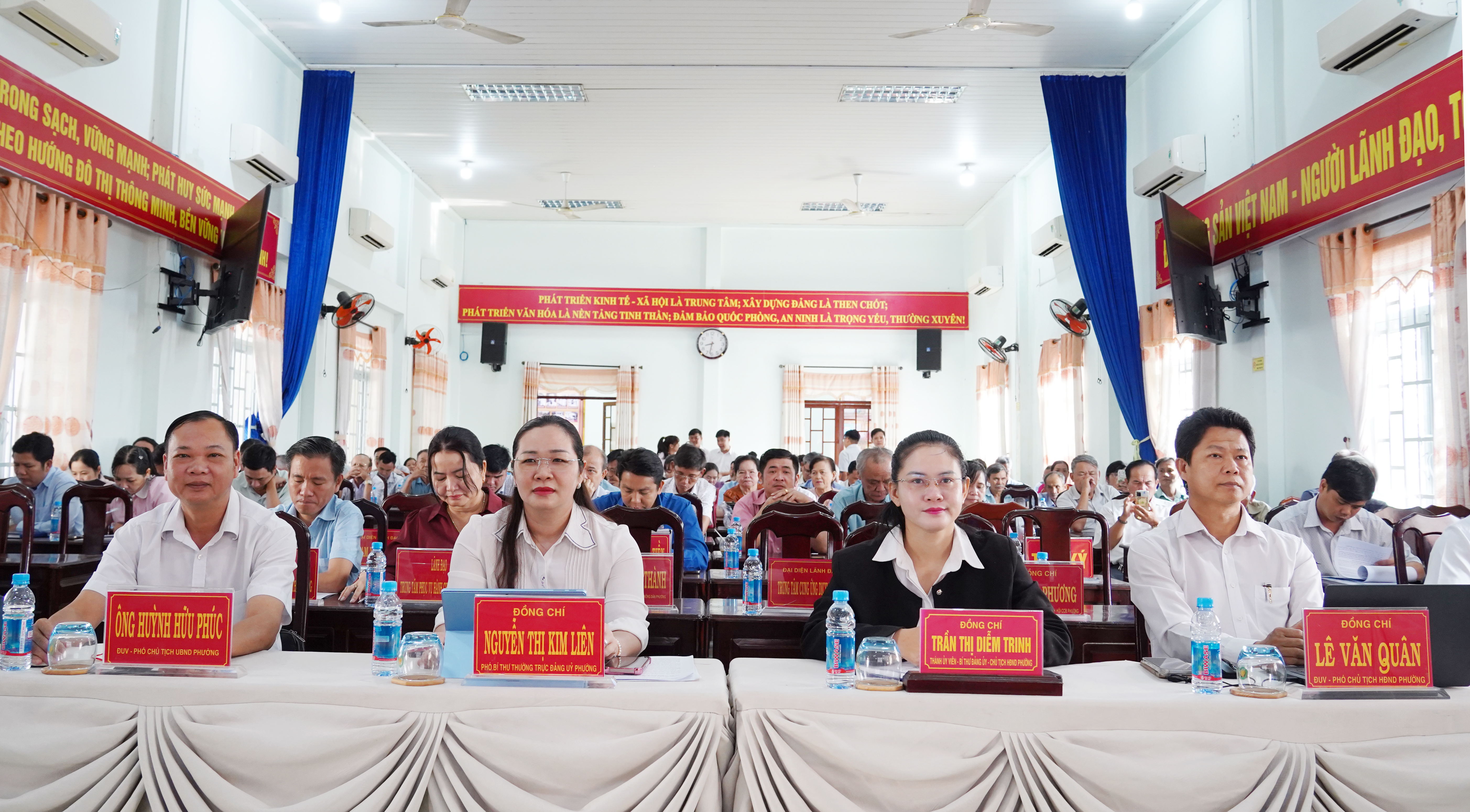 đại biểu tham dự hội nghị