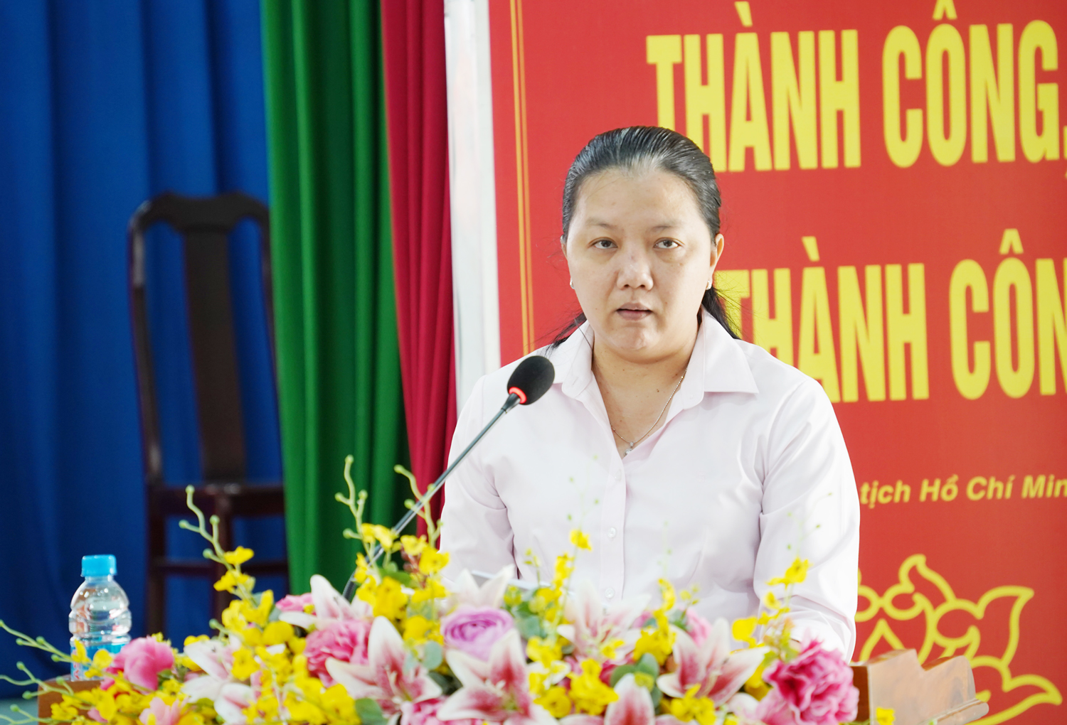 Đại diện lãnh đạo Phòng Văn hóa - Xã hội phường Tân Hiệp phát biểu tại hội nghị