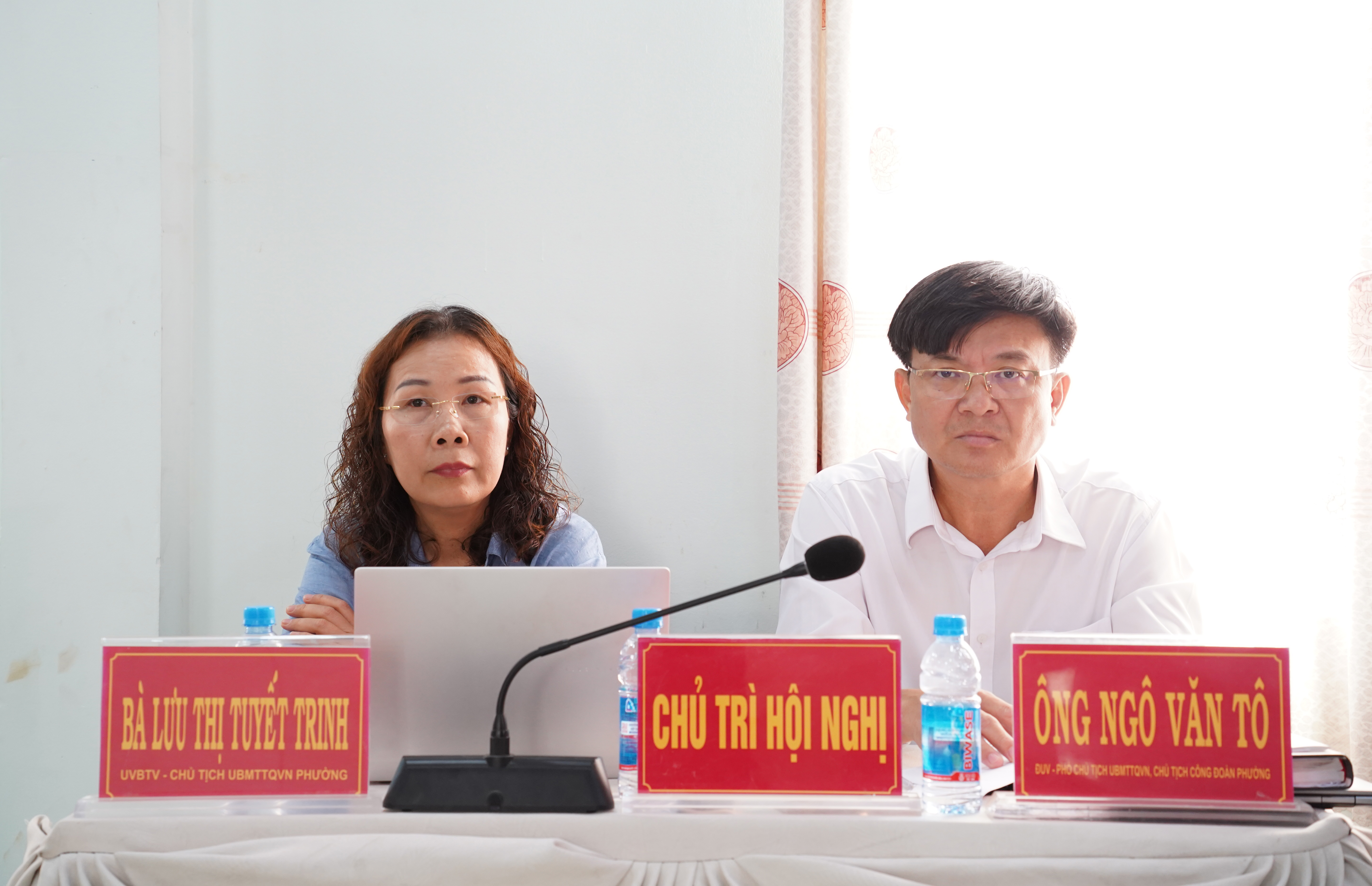 đại diện lãnh đạo địa phương