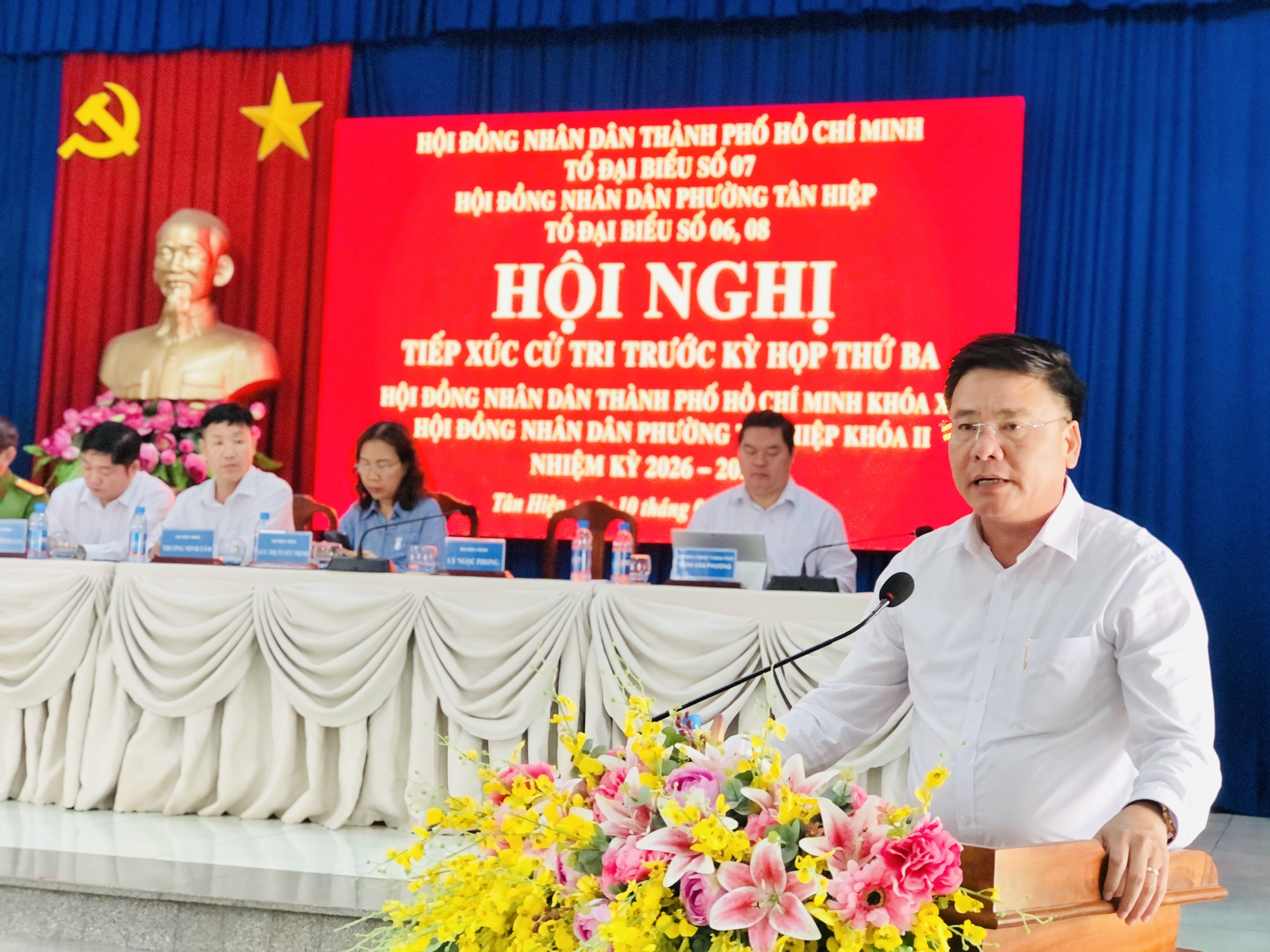 Ông Lý Ngọc Phong - Bí thư Đảng ủy, Chủ tịch HĐND phường Tân Hiệp phát biểu tại hội nghị