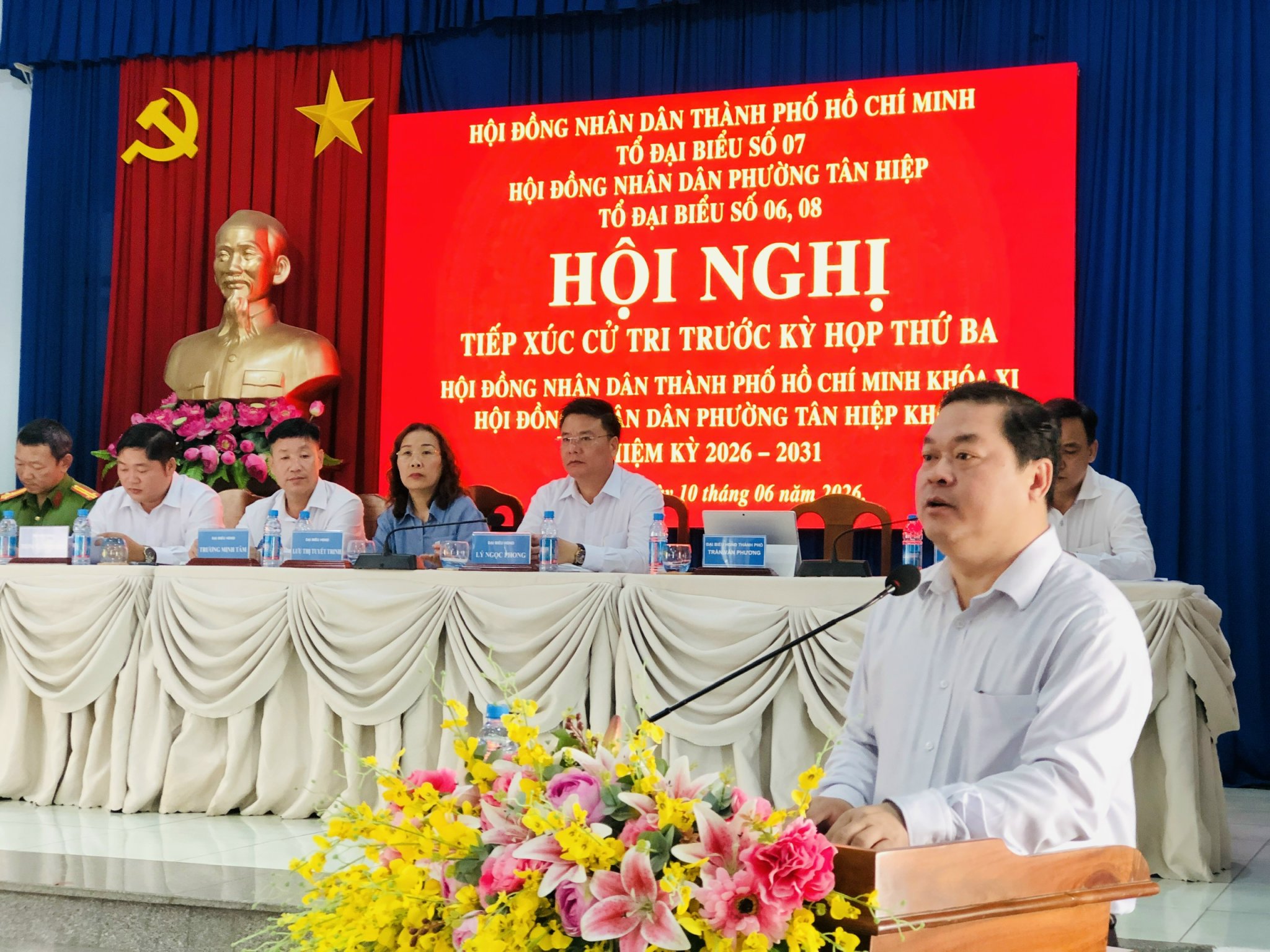 Ông Trần Văn Phương - Bí thư Đảng ủy, Chủ tịch HĐND phường Vĩnh Tân (đại diện Tổ Đại biểu số 07 HĐND Thành phố) phát biểu tại hội nghị