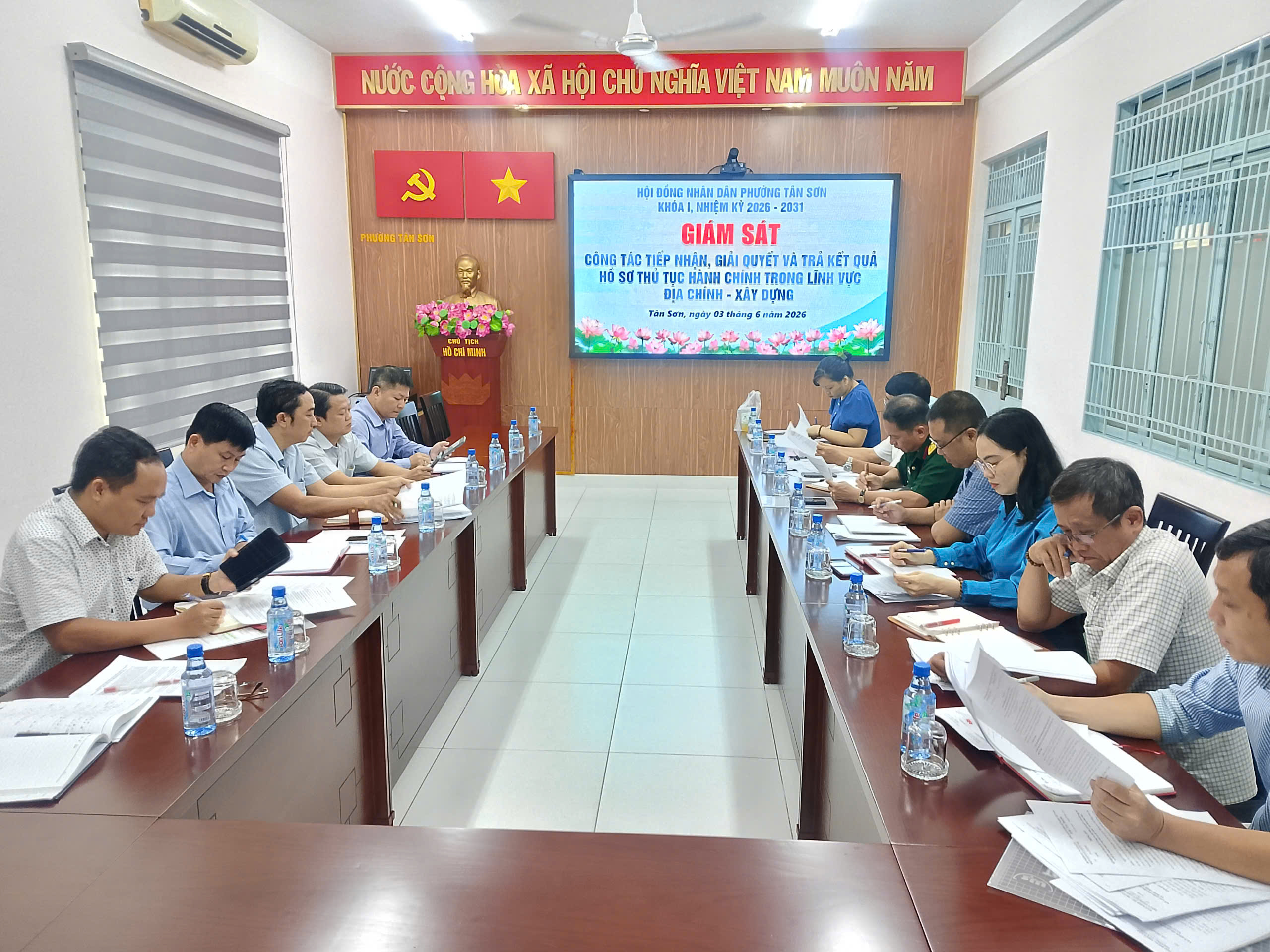 HỘI ĐỒNG NHÂN DÂN PHƯỜNG TÂN SƠN GIÁM SÁT CÔNG TÁC TIẾP NHẬN, GIẢI QUYẾT VÀ TRẢ KẾT QUẢ HỒ SƠ THỦ TỤC HÀNH CHÍNH LĨNH VỰC ĐỊA CHÍNH - XÂY DỰNG