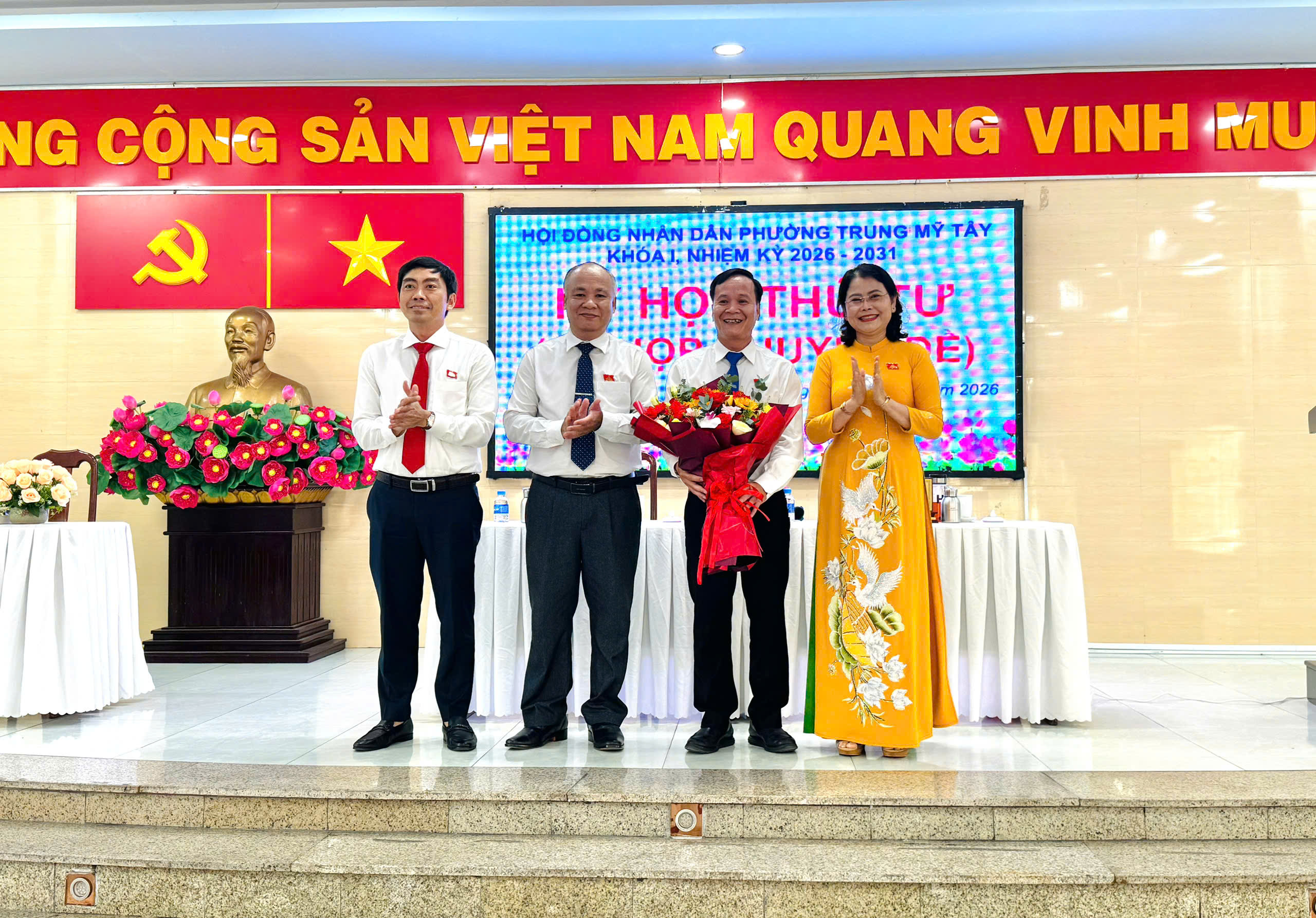 HỘI ĐỒNG NHÂN DÂN PHƯỜNG TRUNG MỸ TÂY BẦU BỔ SUNG PHÓ CHỦ TỊCH ỦY BAN NHÂN DÂN PHƯỜNG