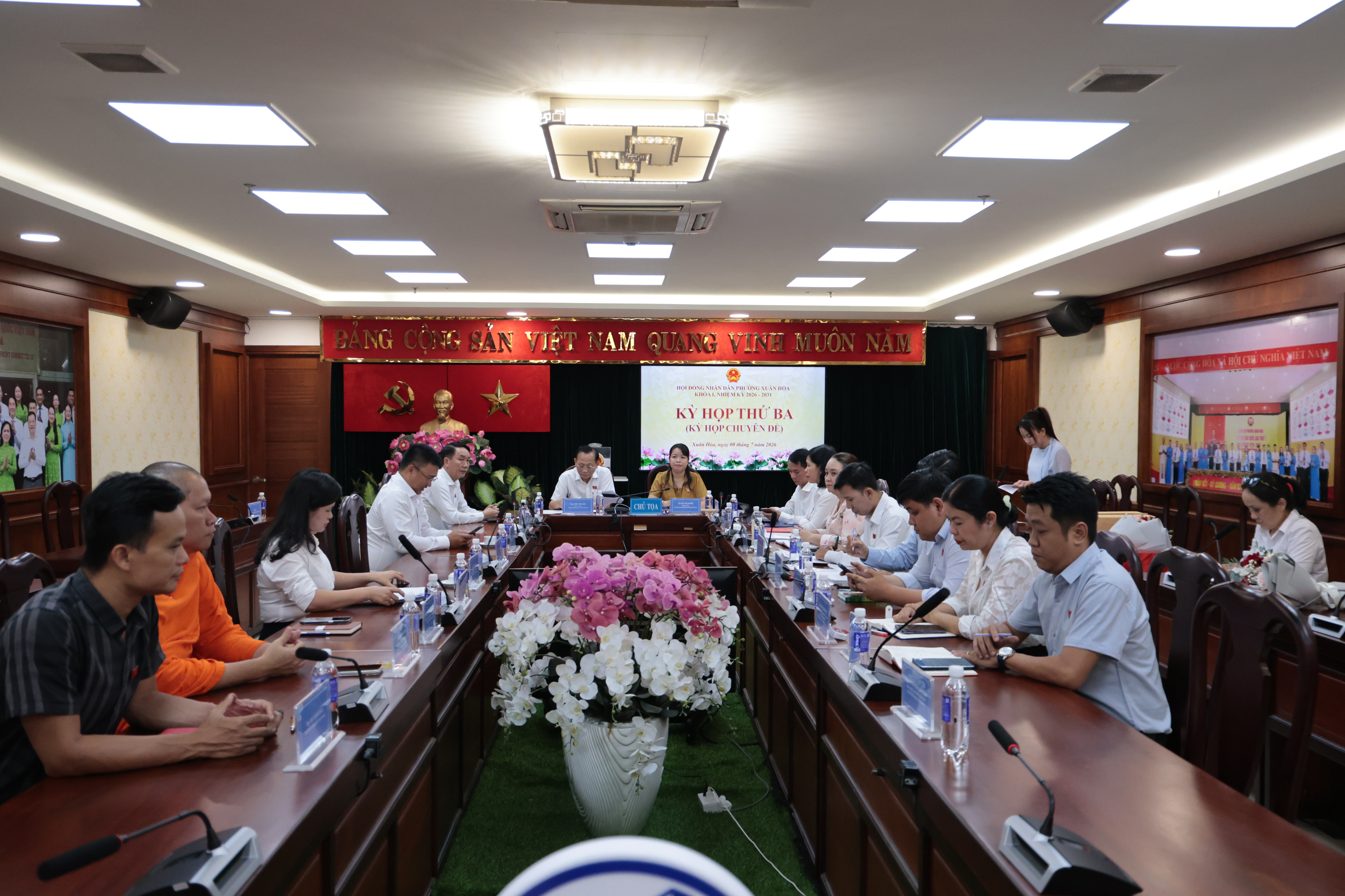 Quang cảnh kỳ họp