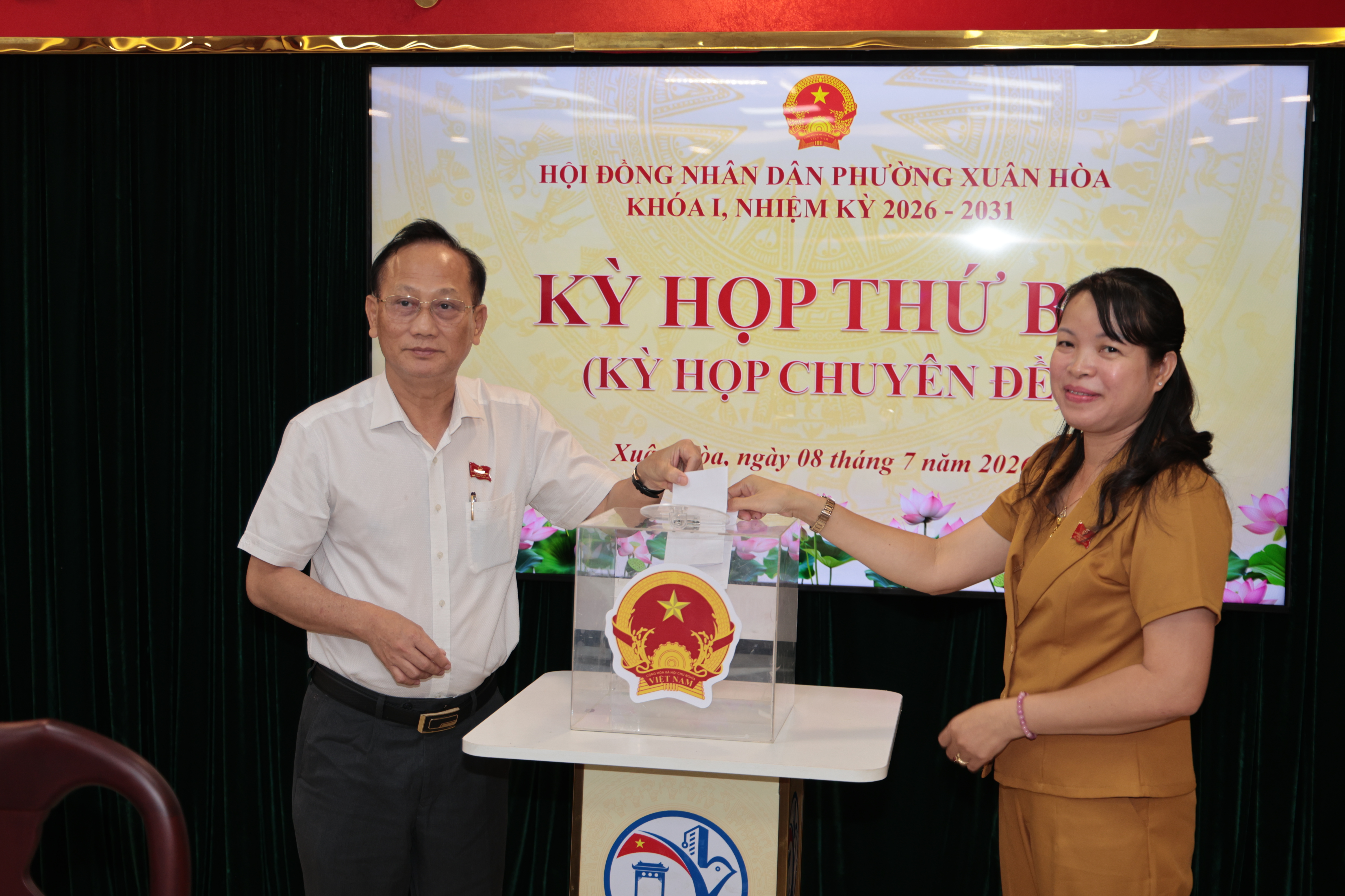 Đại biểu bỏ phiếu bầu chức danh Chủ tịch Hội đồng nhân dân Phường Xuân Hòa khóa I, nhiệm kỳ 2026 - 2031