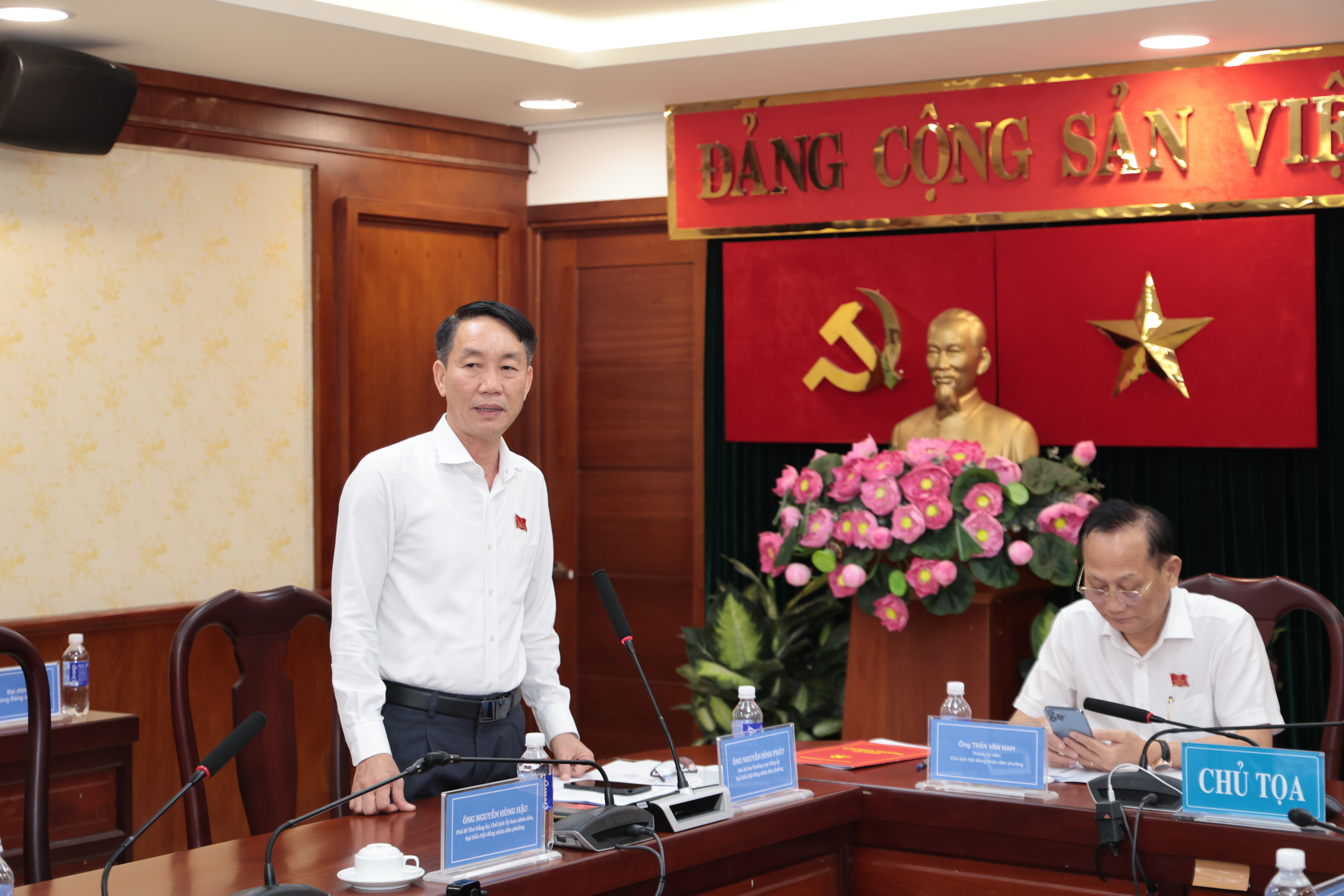 Tân Chủ tịch Hội đồng nhân dân Phường Xuân Hòa Nguyễn Đình Phát phát biểu nhận nhiệm vụ
