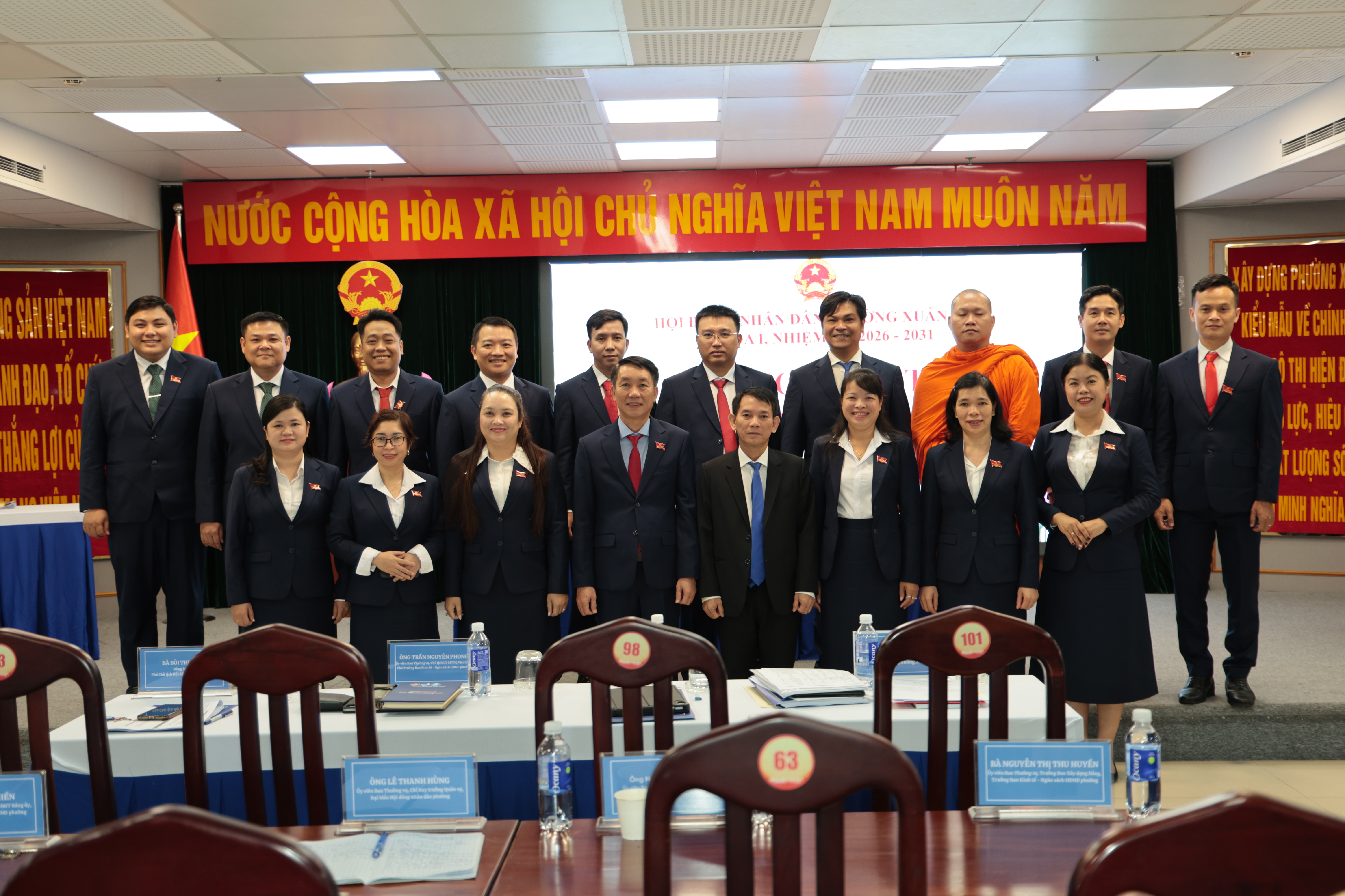 Đại biểu chụp ảnh lưu niệm tại Kỳ họp