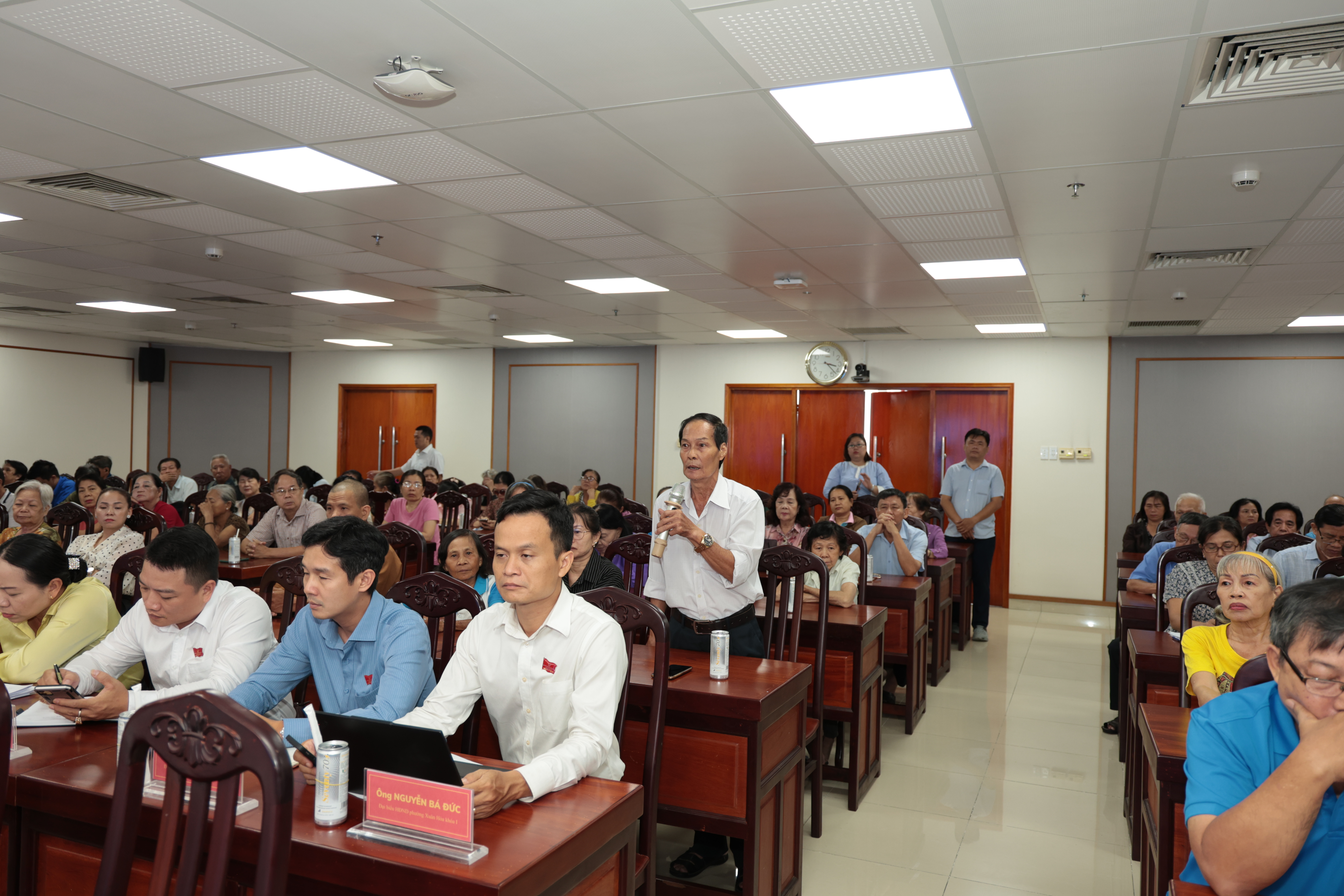Cử tri phát biểu ý kiến tại Hội nghị