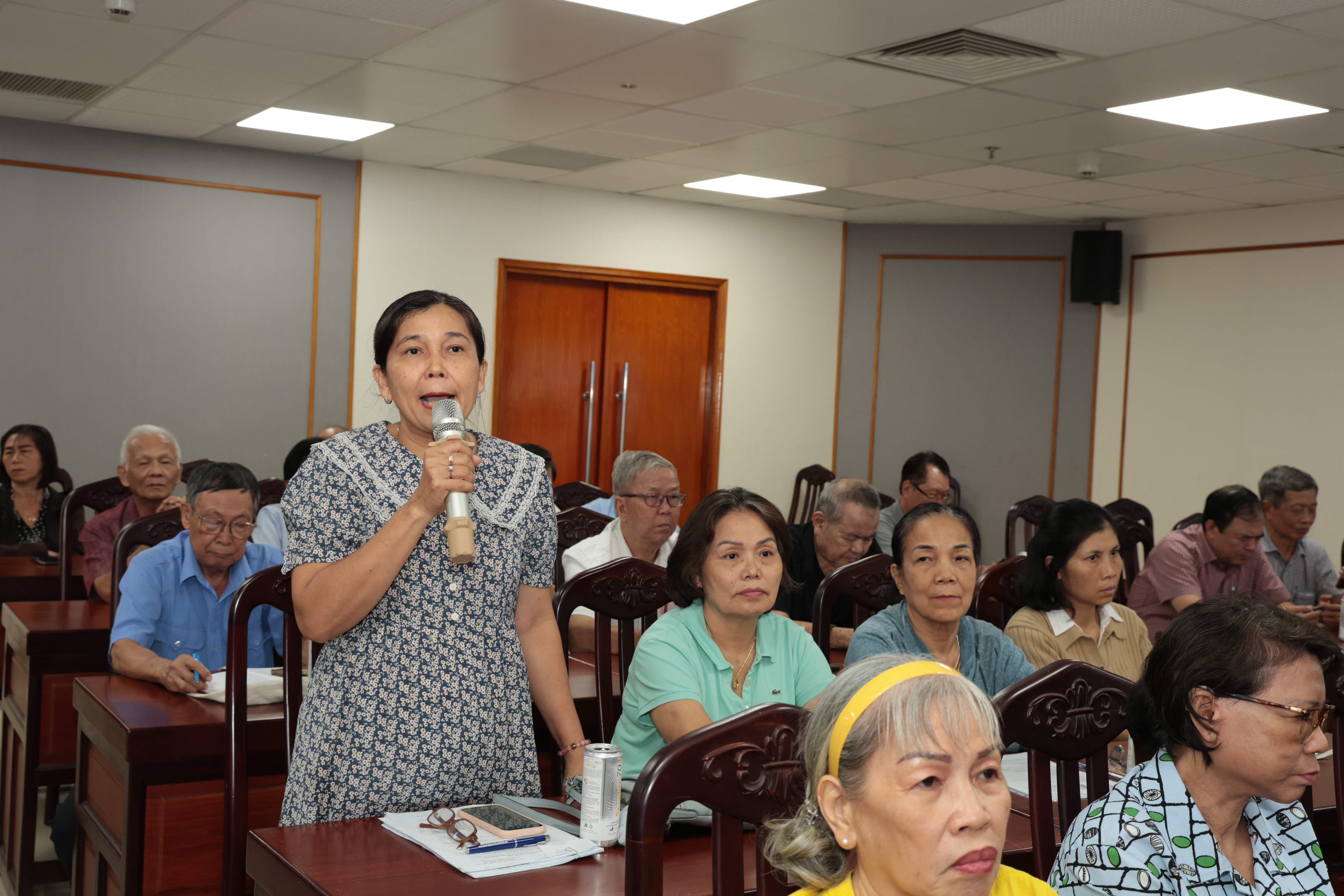 Cử tri phát biểu ý kiến tại Hội nghị