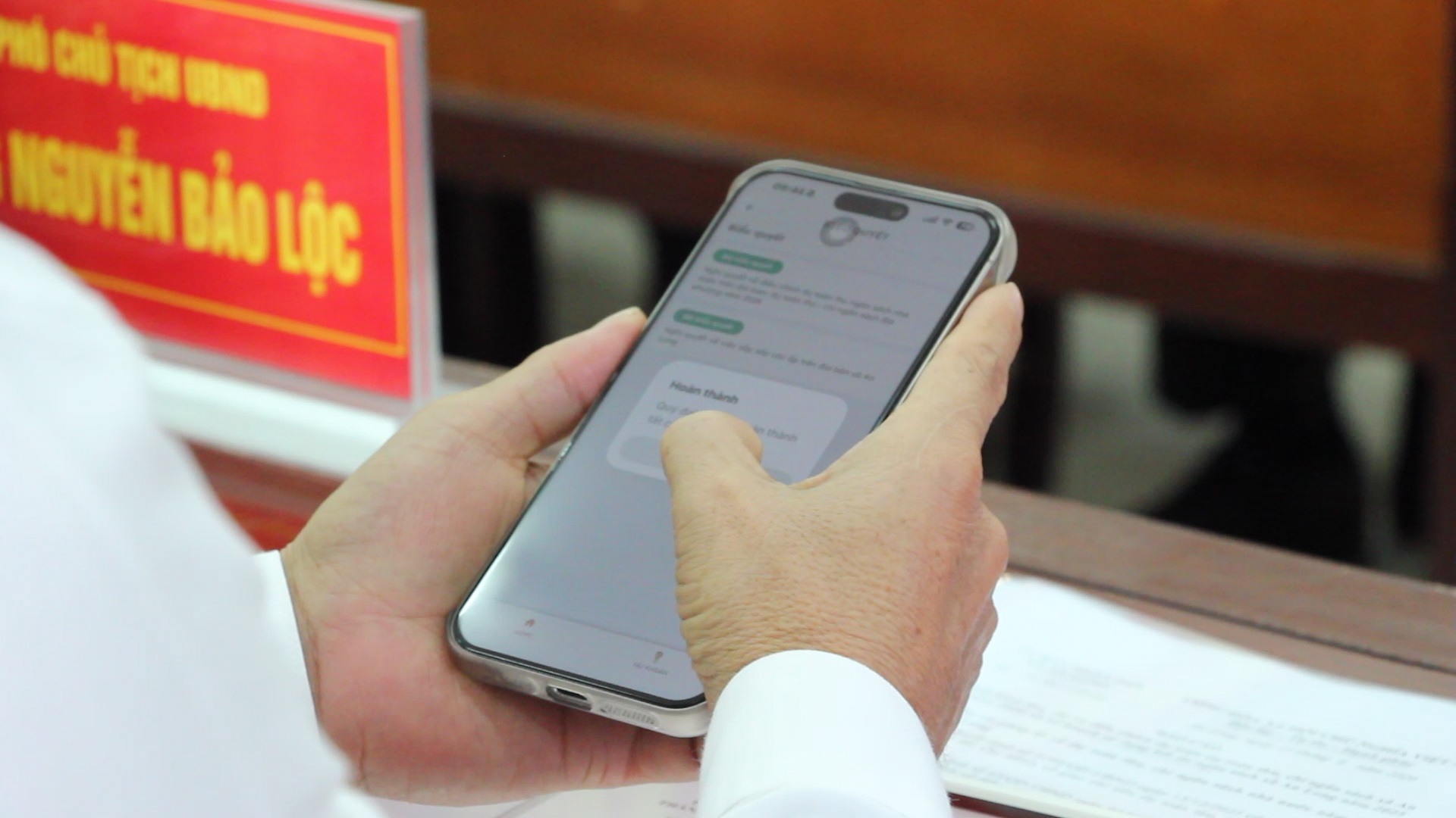 Các đại biểu tham dự kỳ họp biểu quyết