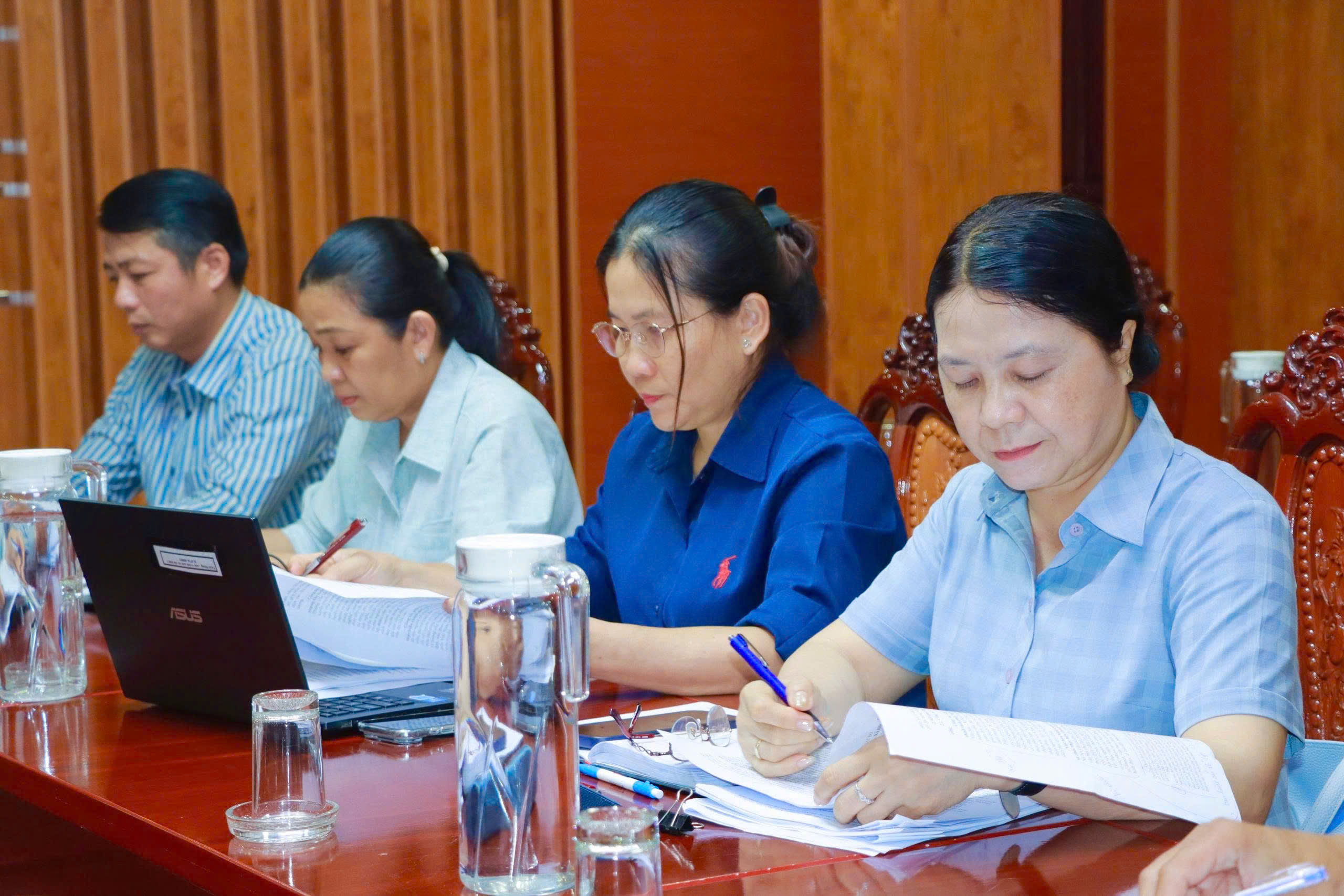 ĐẤT ĐỎ: GIÁM SÁT CÔNG TÁC CHĂM LO CHÍNH SÁCH VÀ NGƯỜI CÓ CÔNG TẠI XÃ