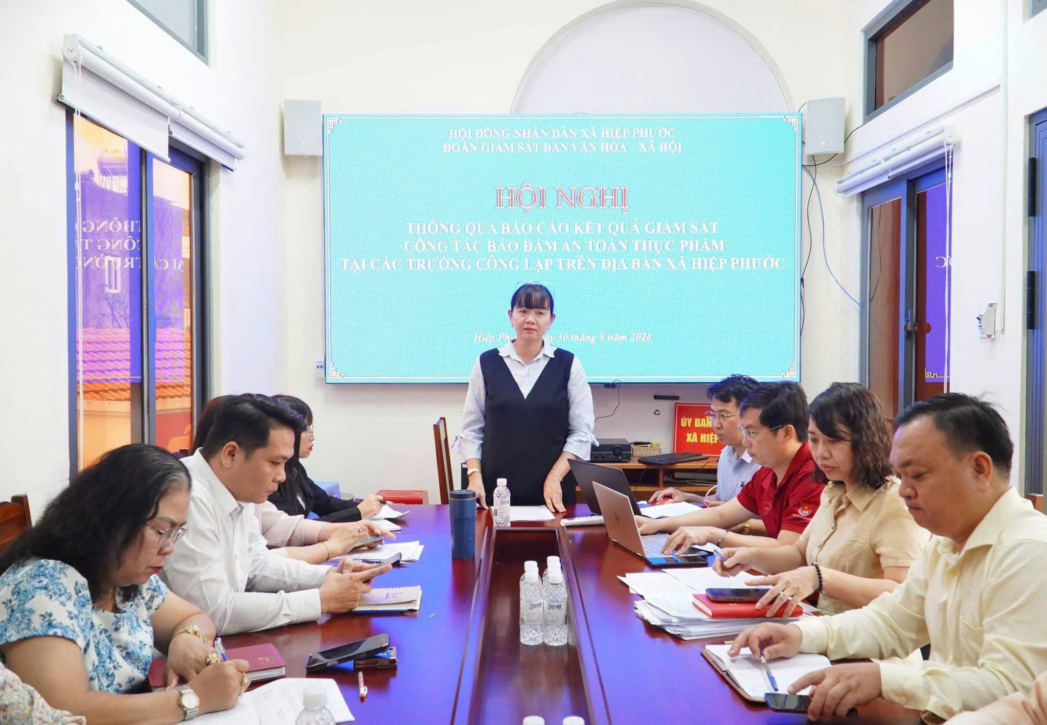 ĐOÀN GIÁM SÁT CỦA BAN VĂN HÓA - XÃ HỘI HỘI ĐỒNG NHÂN DÂN XÃ VỀ CÔNG TÁC ĐẢM BẢO AN TOÀN THỰC PHẨM TỔ CHỨC HỘI NGHỊ THÔNG QUA BÁO CÁO KẾT QUẢ GIÁM SÁT