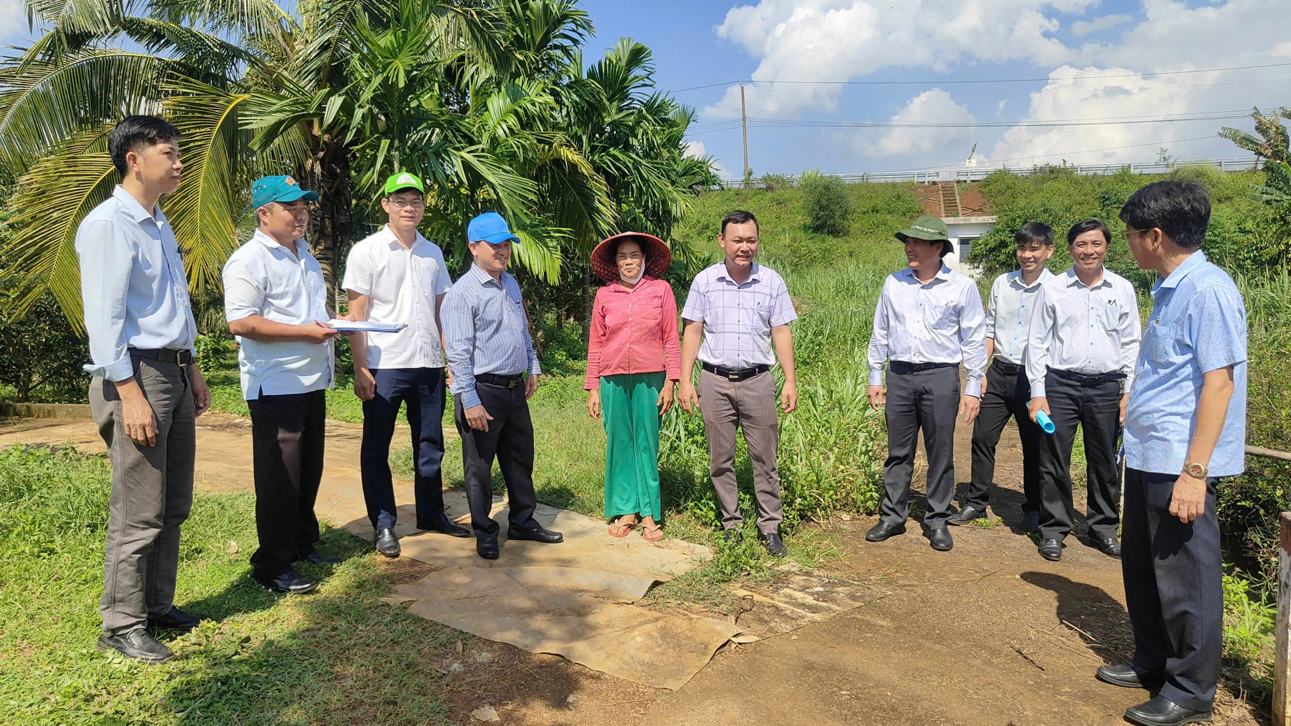 HĐND XÃ KIM LONG KHẢO SÁT THỰC TẾ CÔNG TÁC QUẢN LÝ HỒ CHỨA NƯỚC, DI TÍCH LỊCH SỬ VÀ THIẾT CHẾ VĂN HÓA TRÊN ĐỊA BÀN