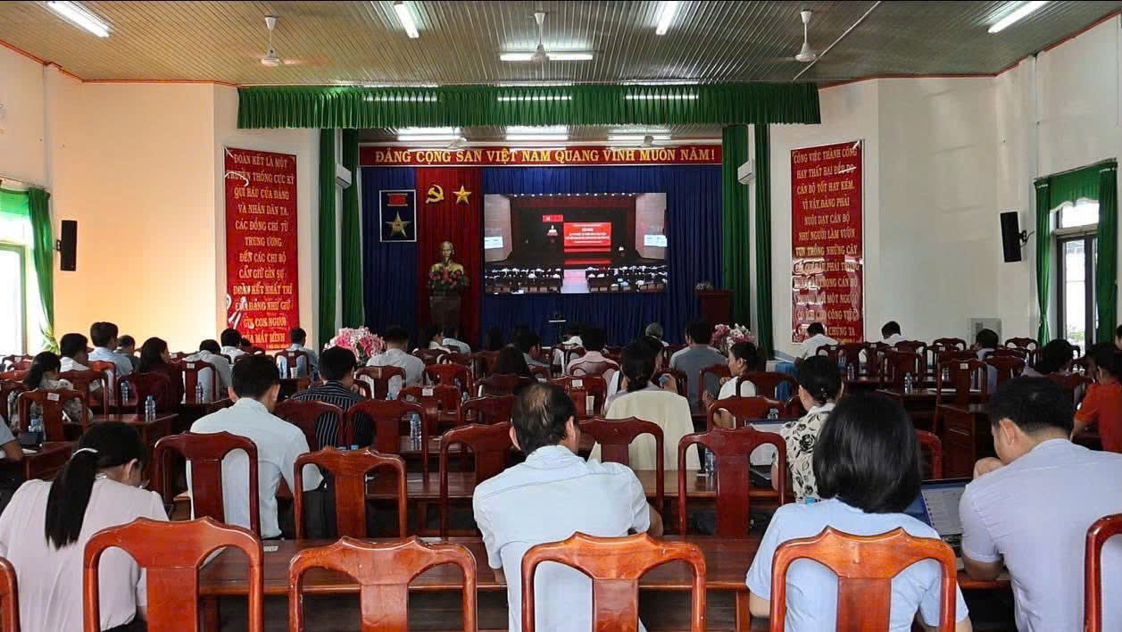 Lãnh đạo xã Minh Thạnh tham dự Hội nghị quán triệt, triển khai thực hiện một số Nghị quyết, Chỉ thị của Bộ Chính trị