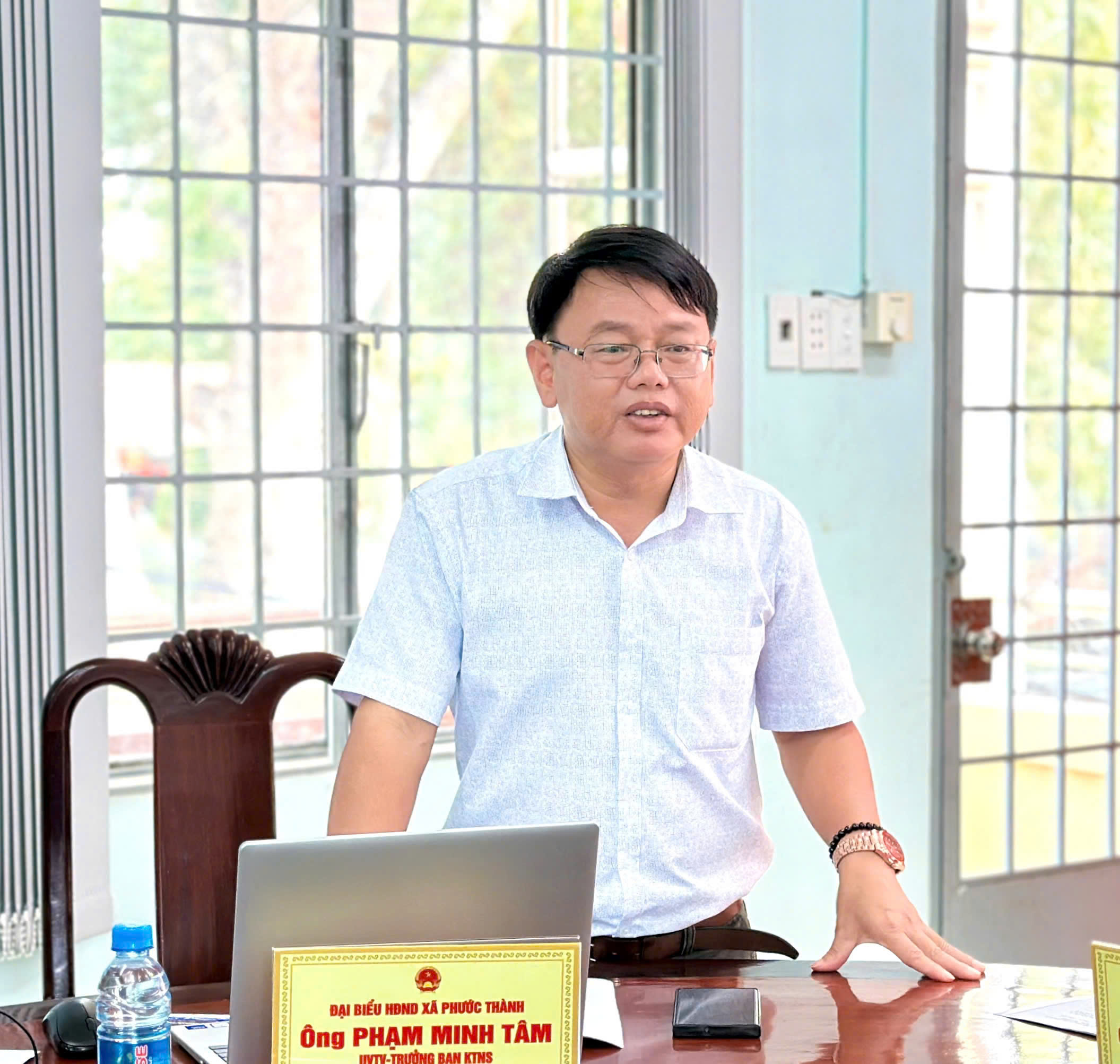 Ông Phạm Minh Tâm - Trưởng ban Xây dựng Đảng xã, Trưởng ban Kinh tế - Ngân sách HĐND xã ý kiến tại buổi giám sát