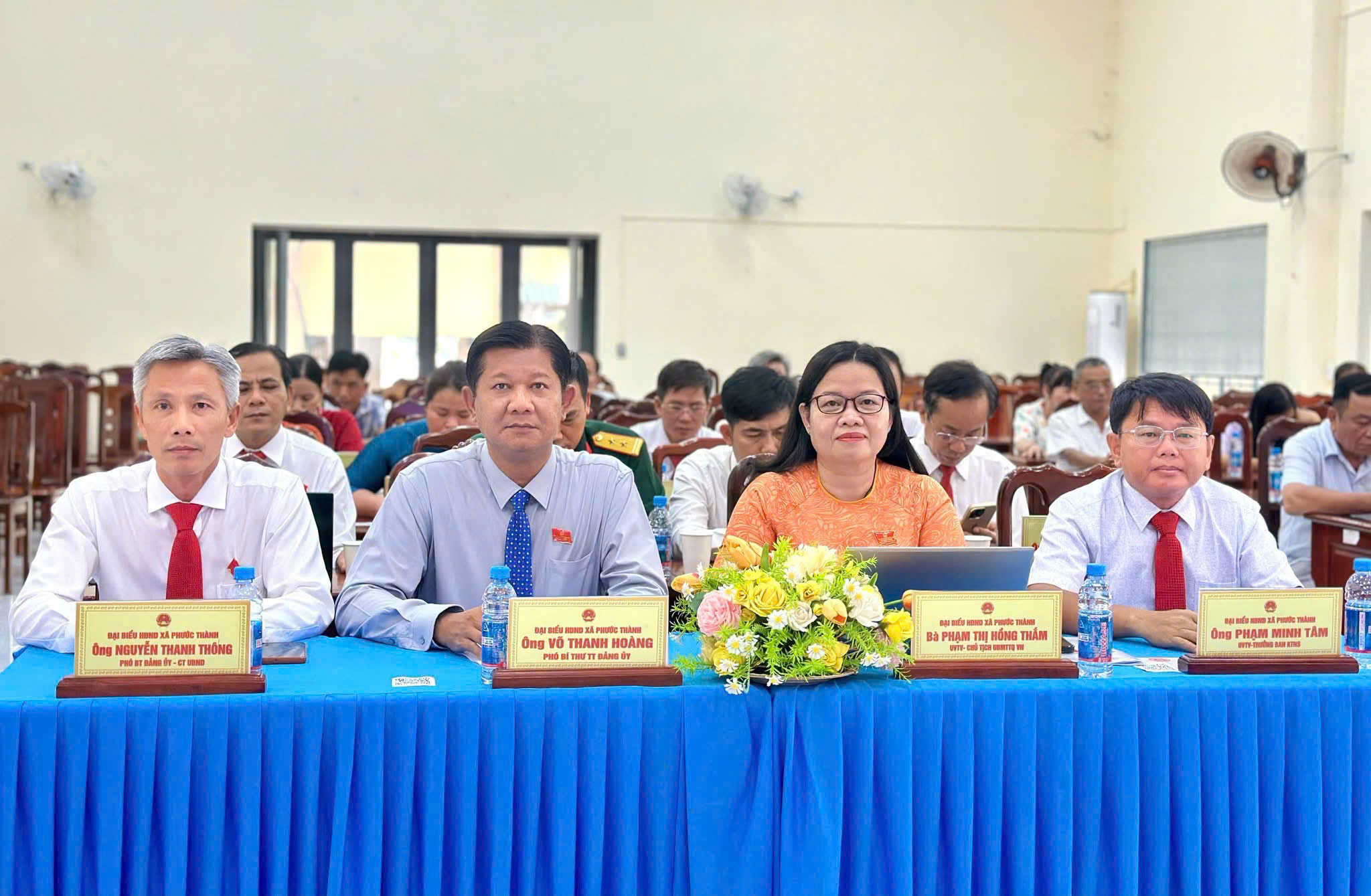 Đại biểu HĐND xã tham dự kỳ họp